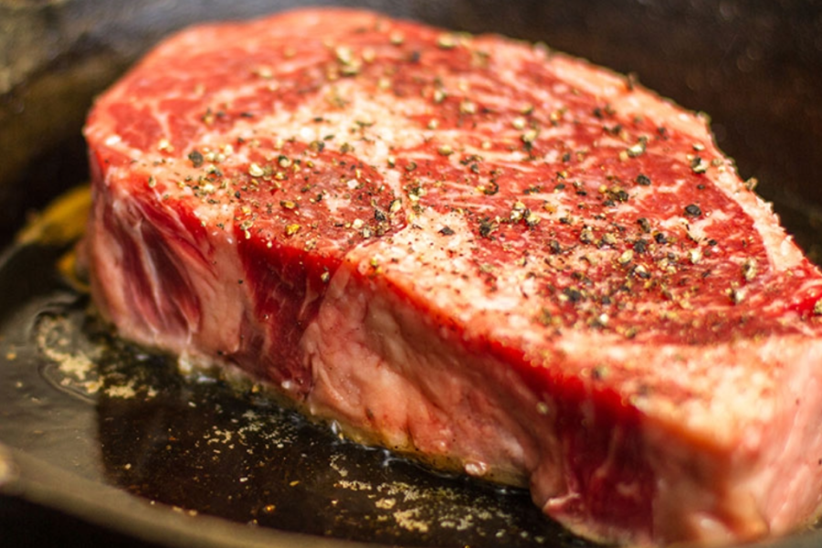 How to Cook Steak in the Oven Without a Broiler